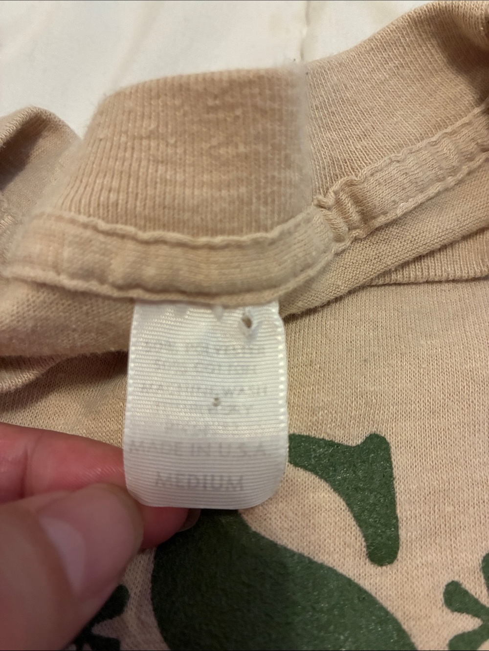 Vintage 1983 M*A*S*H Fanatic T-Shirt Beige with Green Print Size M - Picture 5 of 7